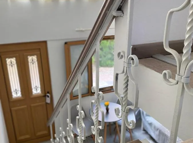 Tete A Tete - Luxury